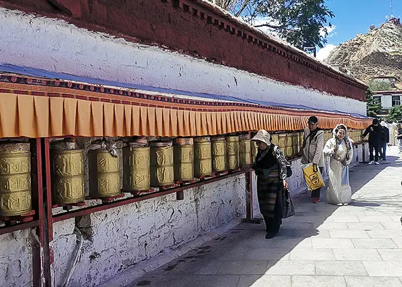 Carving with Tibetan flavor